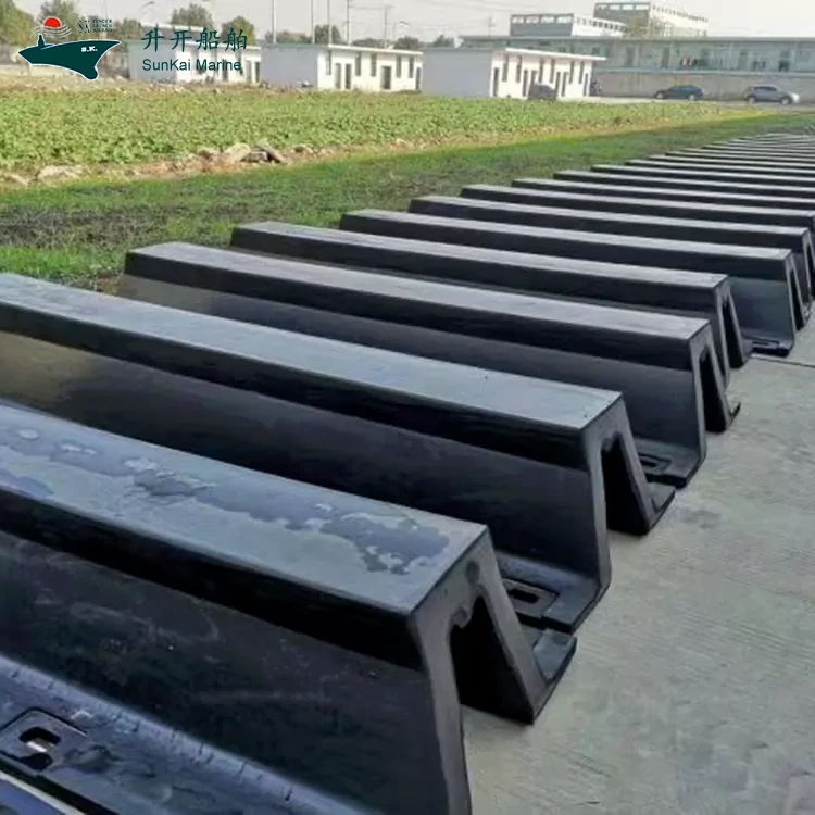 Liman təhlükəsizliyinin gücləndirilməsi: Qingdao SunKai Marine daxili və beynəlxalq terminallarda yanalma əməliyyatlarını qorumaq üçün dok rezin bamper zolaqlarını kütləvi istehsal edir
